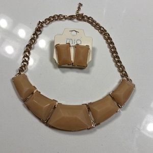 Necklace and earring set